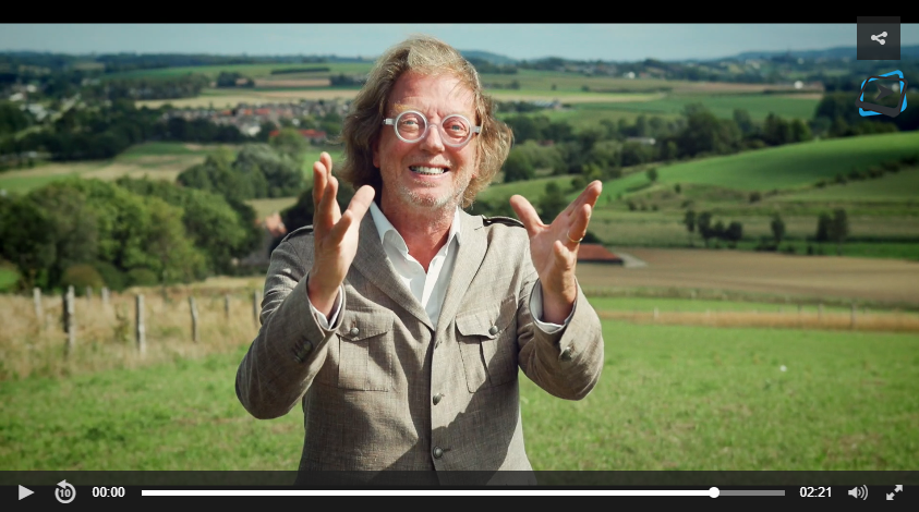 Schrijver Rieu in landschap