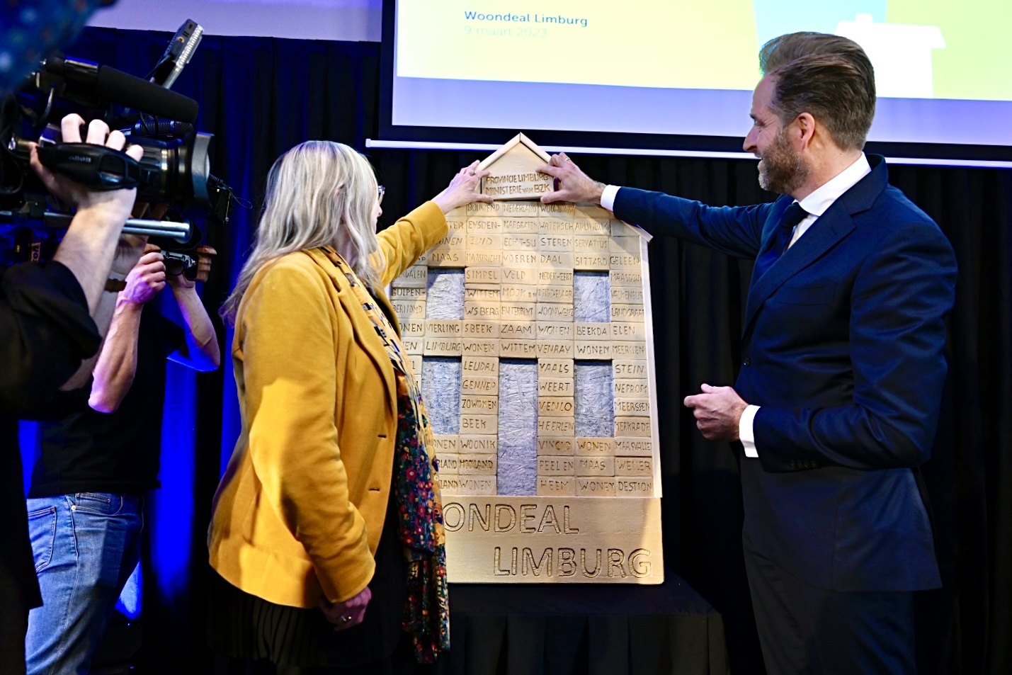 Minister en Statenlid provincie Limburg ondertekenen overeenkomst
