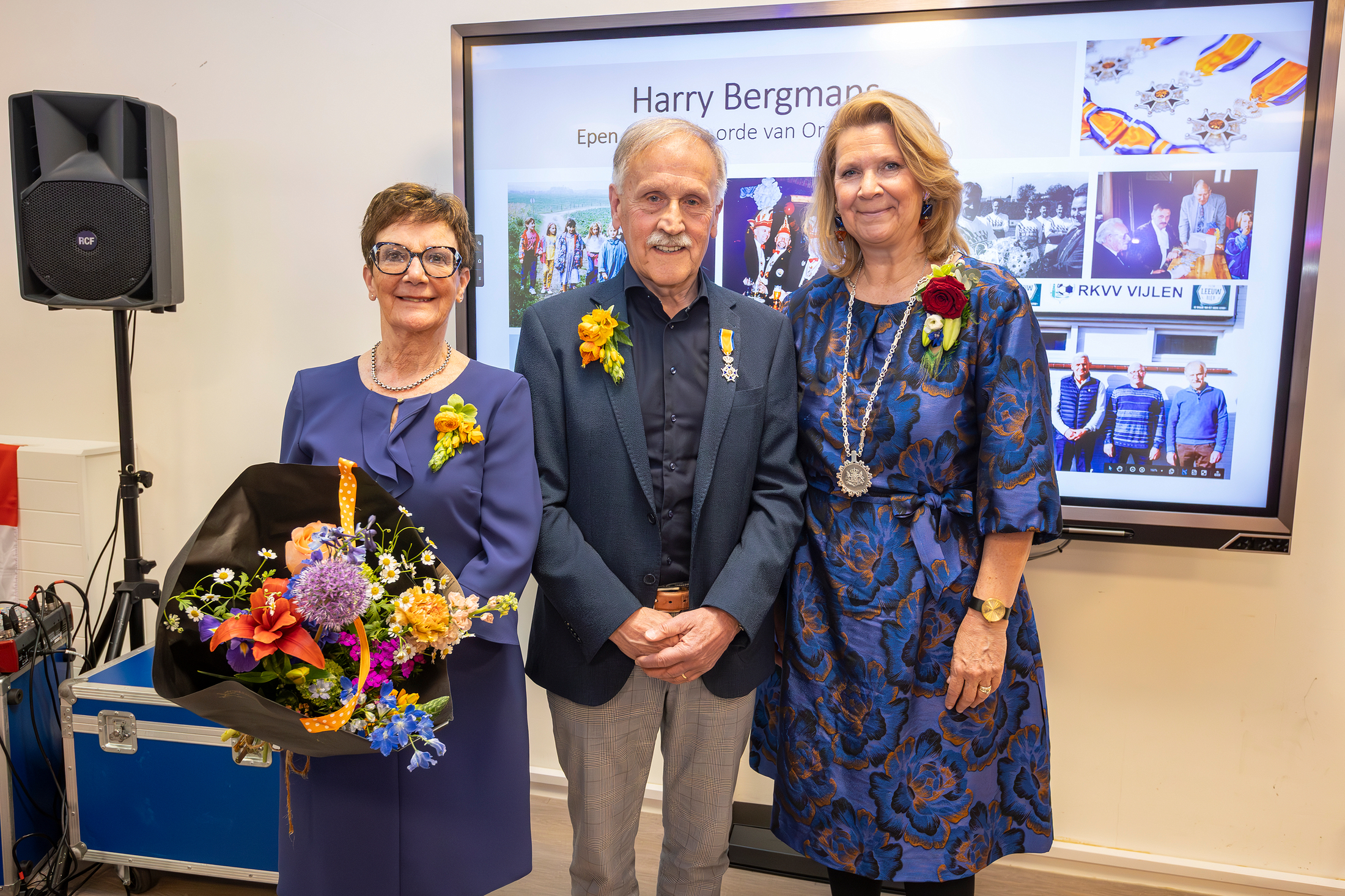 Gedecoreerde Bergmans met vrouw en burgemeester