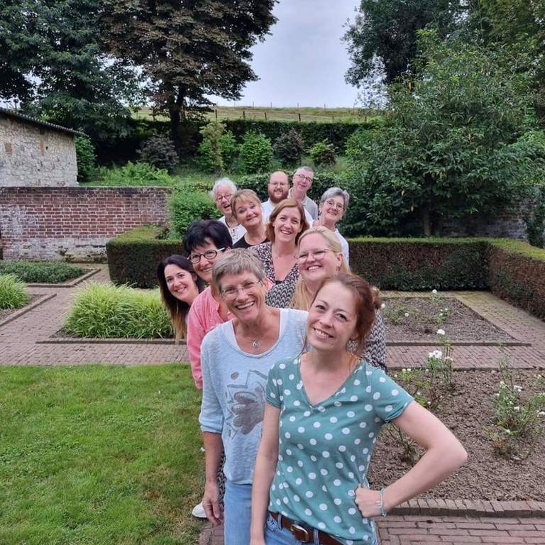 Op deze foto staan een aantal leden van toneelvereniging de Speelman uit Eys.